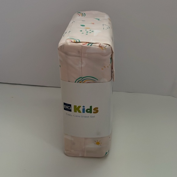 The Big One Kids, Easy Care Aaliyah Rainbow Full Sheet Set. Wrinkle resistant - Picture 11 of 17